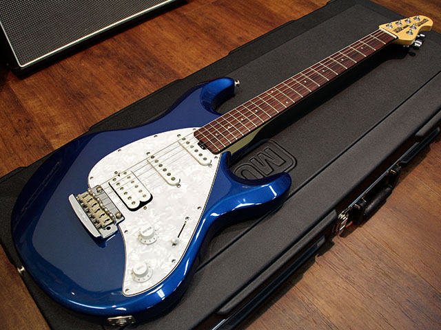 Music Man Silhouette Special Blue Pearl  1