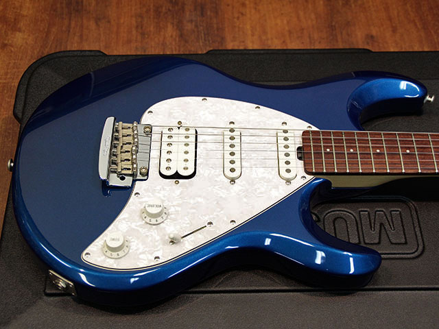 Music Man Silhouette Special Blue Pearl  2