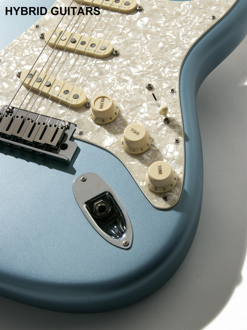 Fender American Elite Stratocaster Satin Ice Blue Metallic 10