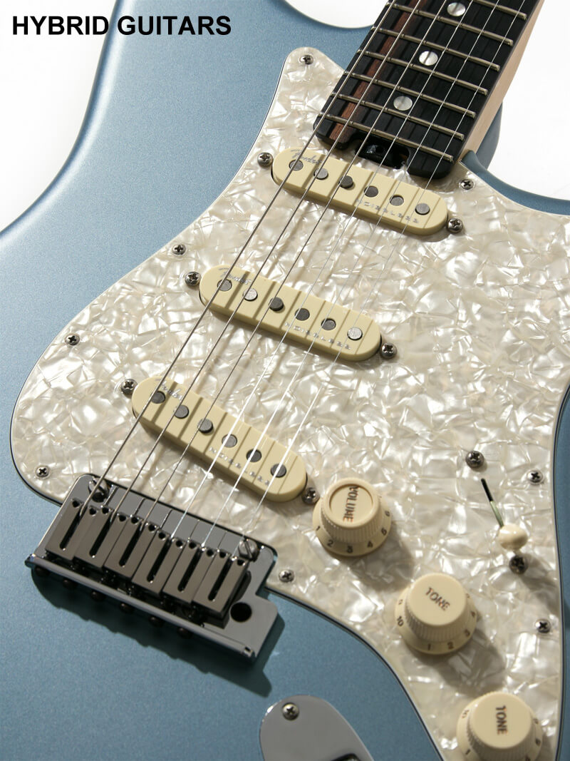 Fender American Elite Stratocaster Satin Ice Blue Metallic 11
