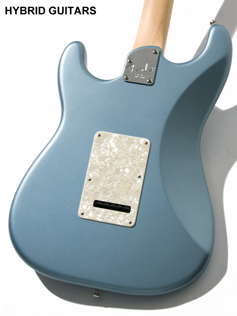 Fender American Elite Stratocaster Satin Ice Blue Metallic 4