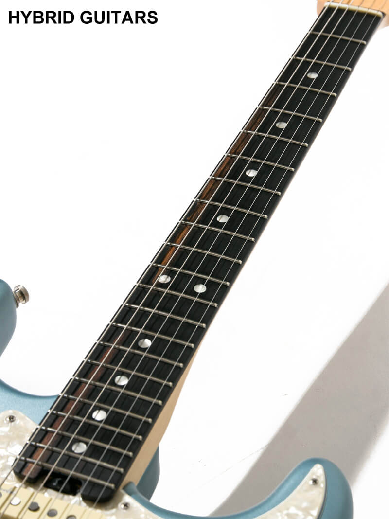 Fender American Elite Stratocaster Satin Ice Blue Metallic 7