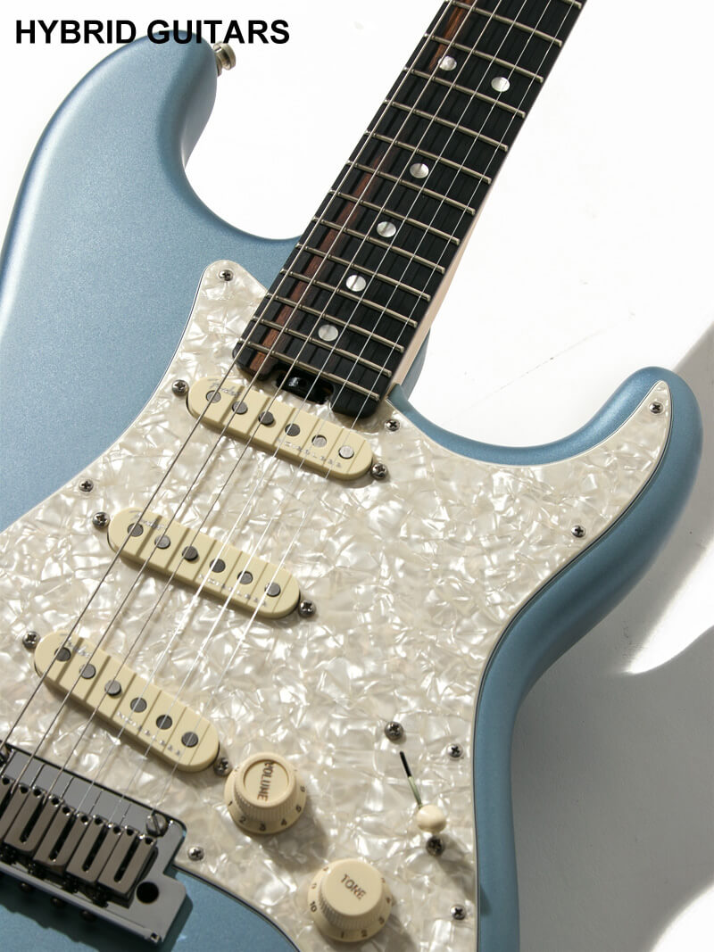 Fender American Elite Stratocaster Satin Ice Blue Metallic 9